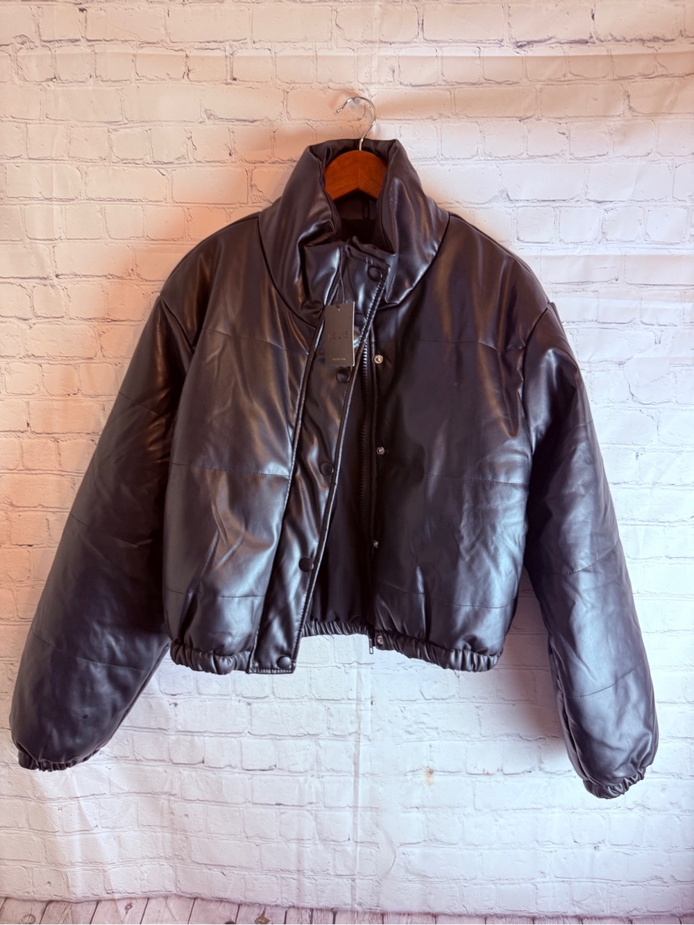 Le Lis Black Faux-Leather Cropped Puffer Jacket Large